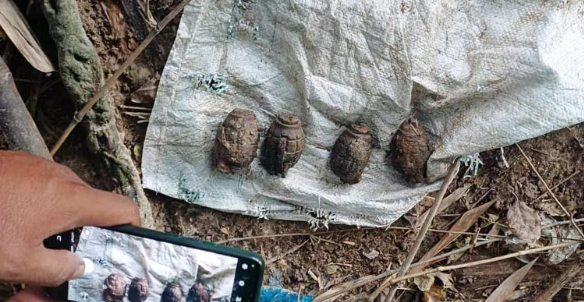 উদ্ধার হওয়া ছয়টি হ্যান্ড গ্রেনেড