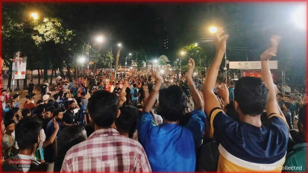 হল পলিটিক্সের বিরুদ্ধে উত্তাল ঢাকা বিশ্ববিদ্যালয় ক্যাম্পাস 1