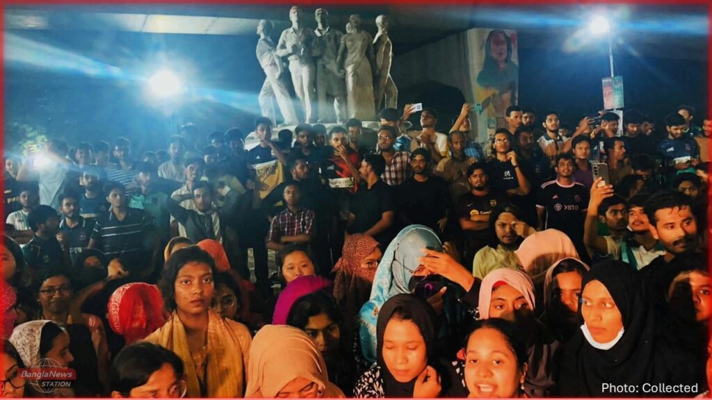হল পলিটিক্সের বিরুদ্ধে উত্তাল ঢাকা বিশ্ববিদ্যালয় ক্যাম্পাস